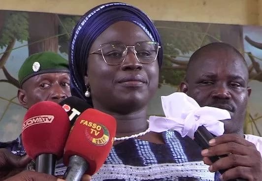 La Femme du Premier Ministre en Campagne ou en Opération de Charme à N'Zérékoré ? 1 20231127 205153 jpg