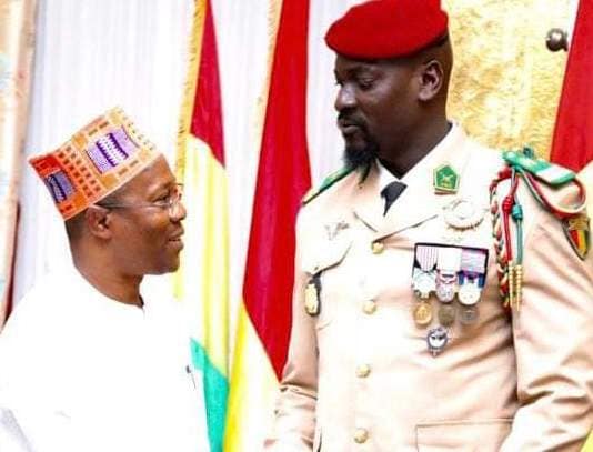 Ousmane Gaoual Diallo et le colonel Mamadi Doumbouya président du CNRD