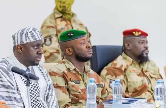 Mory conde General Amara, et le colonel Mamadi Doumbouya