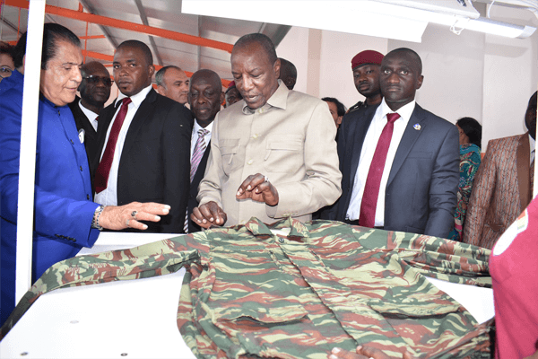 Le Président Alpha Condé inaugure l’usine militaire