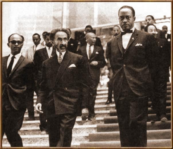 A-lOUA-Diallo-Telli-reçoit-de-nombreux-chefs-dEtat.-Ici-avec-le-Négus-Hailé-Sélassié-Empereur-dEthiopie