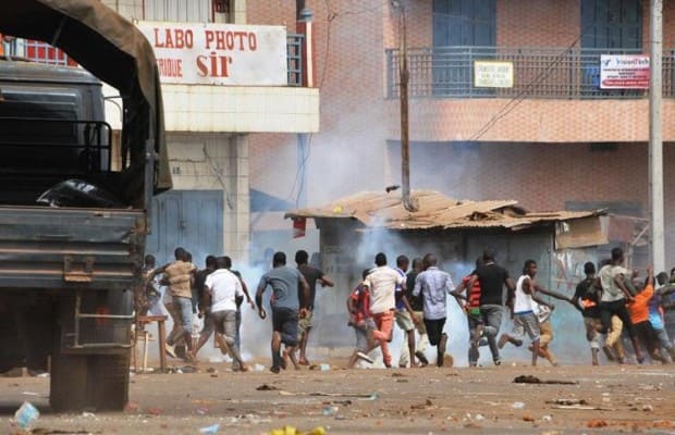 Deux morts et des blessés lors d ' affrontements autour d ' un lieu de culte en Guinée
