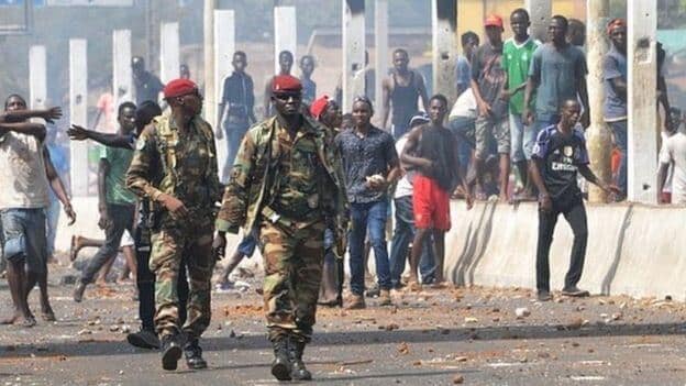 Les gendarmes ont désormais le droit de tirer à vue. Une loi a été votée en ce sens en Guinée