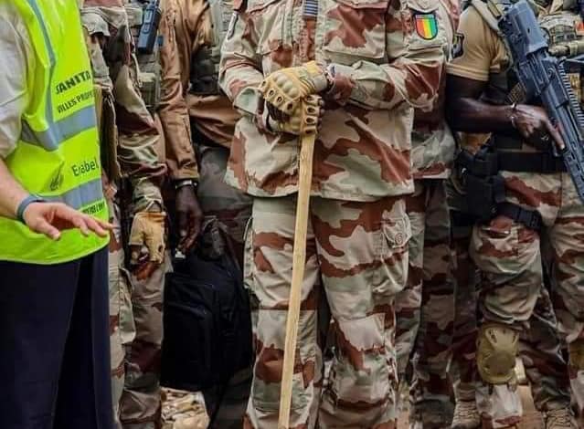 A ce niveau, ce n’est pas de l’humilité, mais c’est du humblisme, c’est à dire , une idéologie pour être considéré comme humble. 3 Le colonel Mamadi Doumbouya