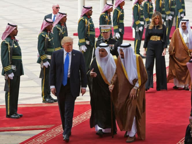 Riyad Donald Trump est arrivé pour son premier voyage à l'étranger