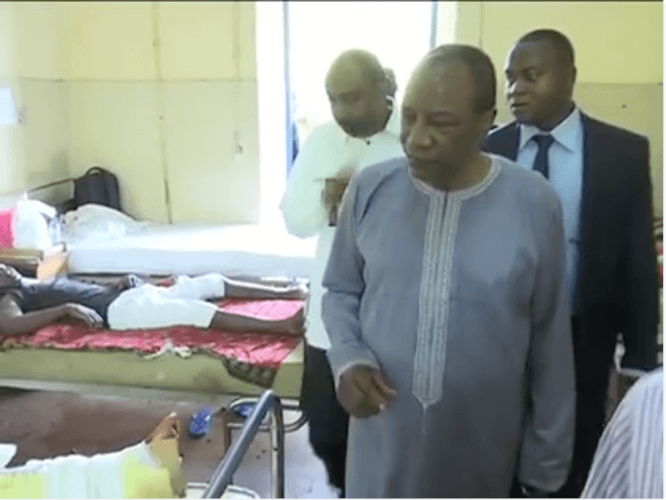 Vidéo Alpha Condé rend visite aux blessés de l'accident de Dubreka