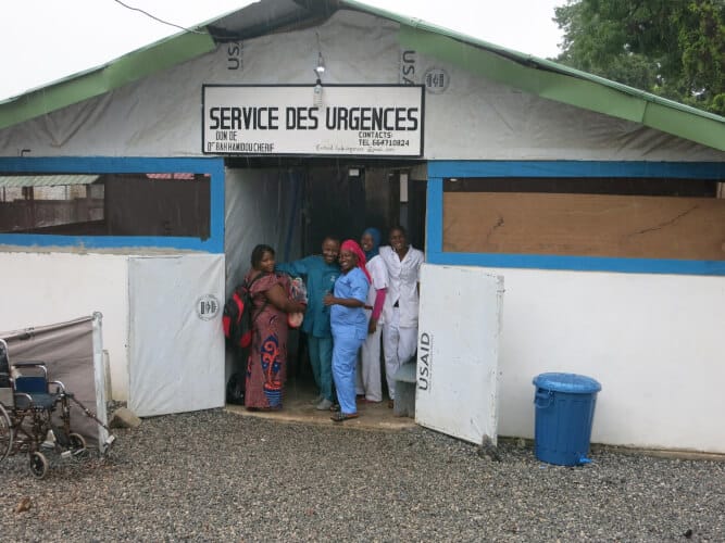 caravane de visites de plusieurs structures de santé situées dans 21 préfectures de la Basse, Moyenne, Haute et Guinée forestière.