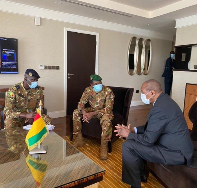 Alpha Condé et le colonel Assimi Goïta président du CNSP