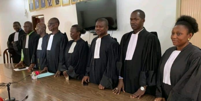 Les avocats guinéens sont mécontents. 1 Les avocats guineens sont mecontents