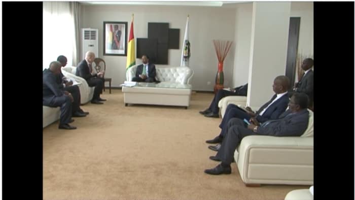Le président du conseil d'administration de l'ITIE en compagnie du ministre des Mines et de la Guinée