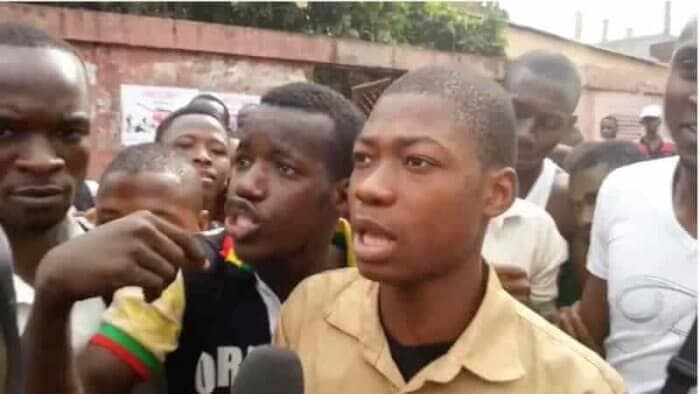 Manifestation_d_e_le_ves_a__Conakry_Bonfi