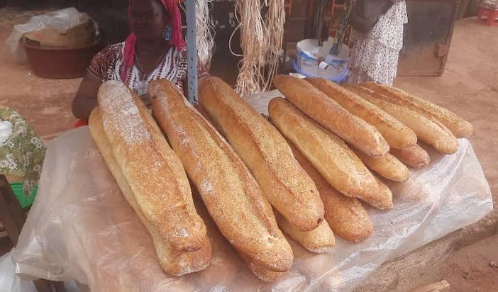 une vendeuse de pain-kindia