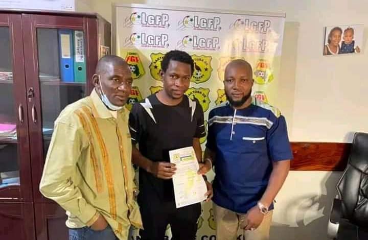 Mohamed koumbassa joueur du Santoba FC rejoint le Horoya AC 1 FB IMG 1613640269810