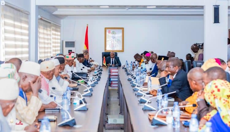 Le-Premier-Ministre-rencontre-les-sages-de-la-Communaute-Nationale