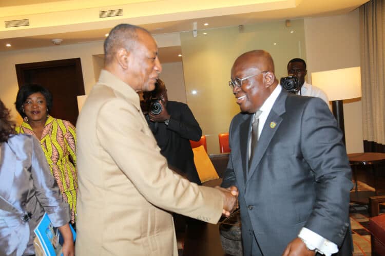 Les Présidents Alpha Condé et Nana Akufo- Addo en tête-à-tête