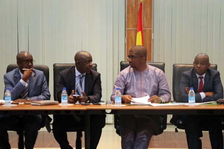 La réunion de cabinet élargie aux chefs de divisions et de sections seniors du Ministère des Mines et de la Géologie