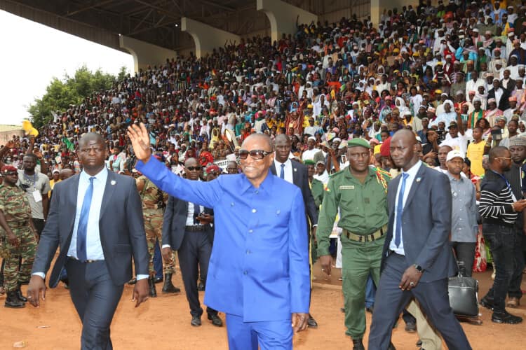 Le Président Alpha Condé au stade de Labé
