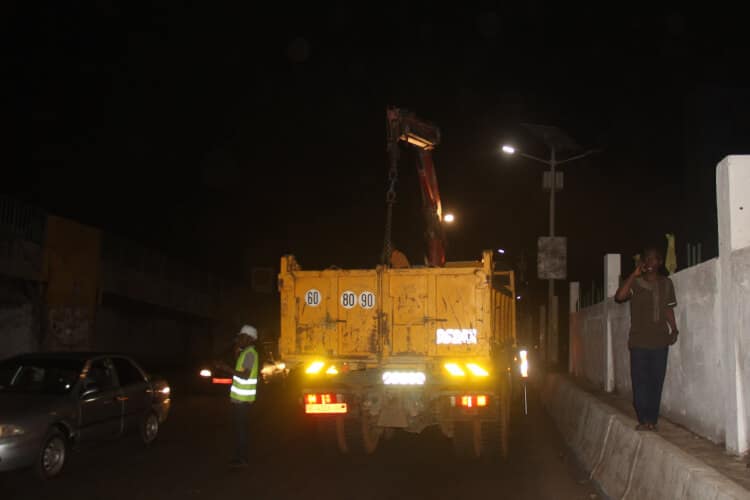 Les travaux de réparation de la passerelle de Gbessia ont effectivement débuté cette nuit.