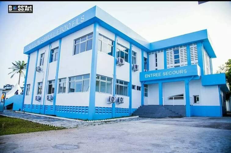 pavillon mère-enfant à l’hôpital de-Douala.
