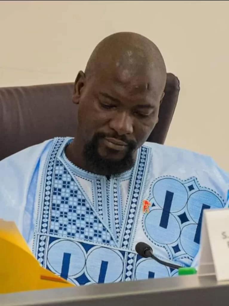 2 Le colonel Mamadi Doumbouya