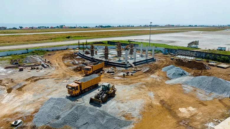 4 Aeroport AST