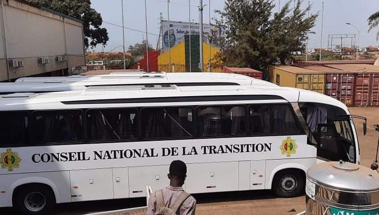 Le CNRD et son président Colonel Mamadi Doumbouya mettent trois bus à la disposition des conseillers du CNT 3 Le CNRD et son président Colonel Mamadi Doumbouya mettent trois bus à la disposition des conseillers du CNT