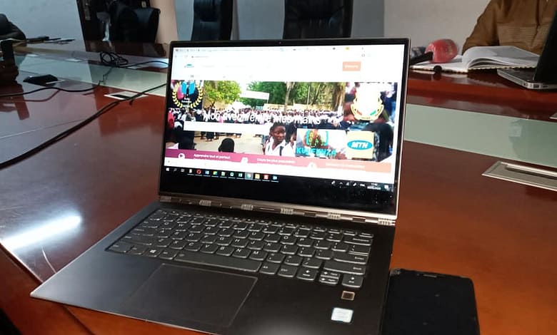 Cours à distance : le Ministère de l'éducation nationale et de l'alphabétisation a lancé ce lundi 04 mai la plateforme MBOORE. 1 la plateforme MBOORE