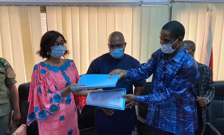 MINISTÈRE DE LA JEUNESSE : MONSIEUR MOUCTAR DIALLO PASSE LE TÉMOIN À MADAME ASSIATOU BALDÉ 1 FB IMG 1612367123339