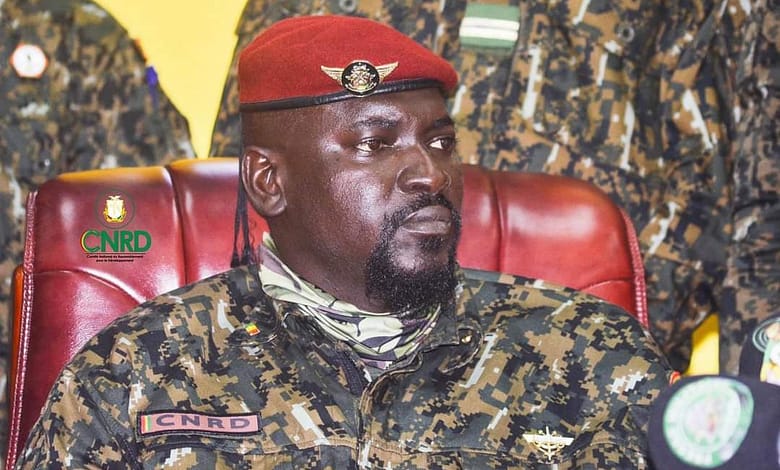 Guinée Après le huit-clos avec les RPG, le CNRD tape du poing et met en garde… (Déclaration) 1 Le colonel Mamadi Doumbouya