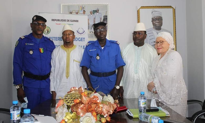 MDB-INFO: Passation de service ce vendredi 22 octobre 2021 entre les Directeurs Généraux Adjoints des Douanes sortant et entrant 1 FB IMG 1634918979110