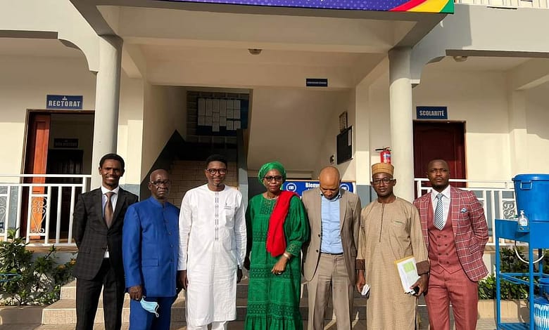 Le Ministre Alpha Bacar Barry a participé cet après midi, à la cérémonie de lancement de la filière de formation en Électricité Domestique et Électricité Industrielle à l’ Université Mercure International. 3 FB IMG 1638879576224