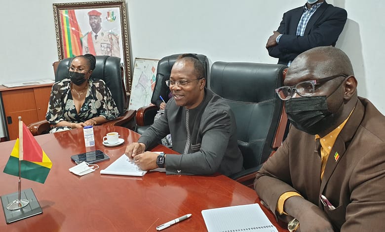 MUHAT/Gestion Foncière : aux Directeurs préfectoraux et communaux de l’Habitat, le Ministre annonce de nouvelles mesures 1 le Ministre Ousmane Gaoual DIALLO