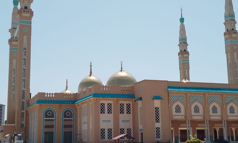 Fayçal ou « grande mosquée Fayçal de Conakry » est la plus grande mosquée de Guinée