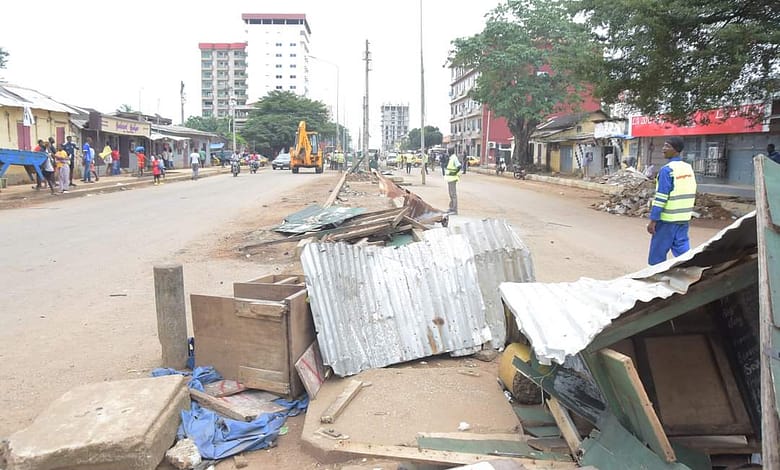 Début du Déguerpissement des Encombrants sur les Routes : Une Initiative Majeure pour le Renouveau Urbain 1 FB IMG 1698516792183