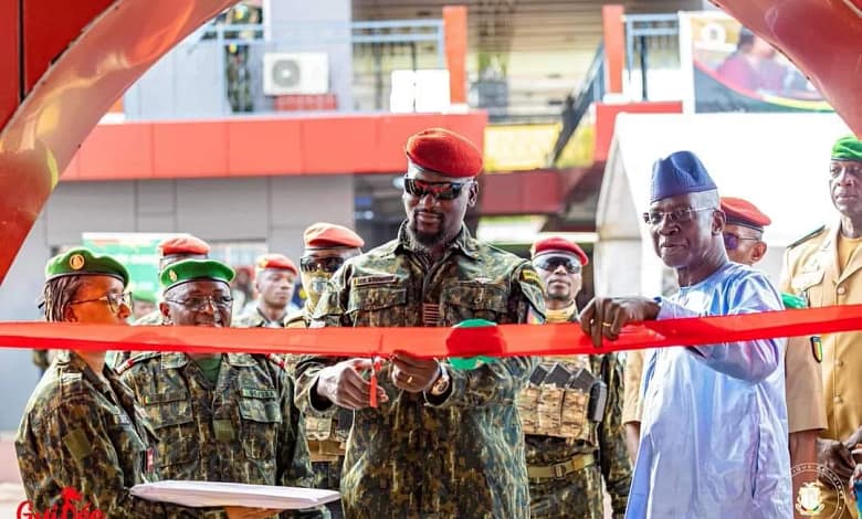 Nouvel hôpital militaire avec tous les appareils modernes 21e siècle