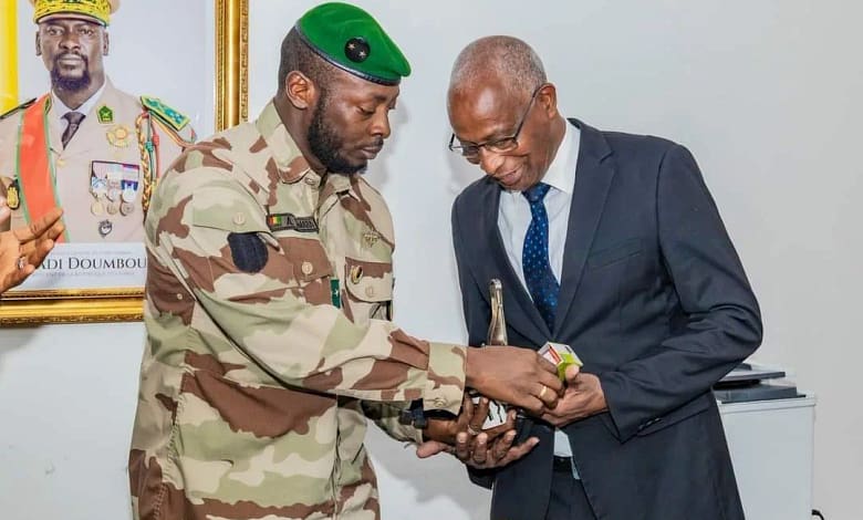 Bah Oury aux Commandes: Le Ministre Général Camara Éclaire les Missions du Nouveau Premier Ministre de Guinée 1 Bah Oury et le général Amara Camara