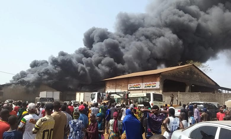 Incendie dévastateur au dépôt de matériel de la compagnie d'électricité à Hamdallaye, Conakry 1 incendie EDG Hamdanlaye jpg