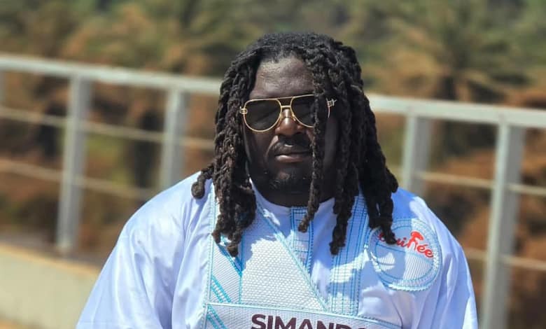 "Guèmècratie" : Quand Singleton met la junte en transe 1 Singleton artiste guinéen