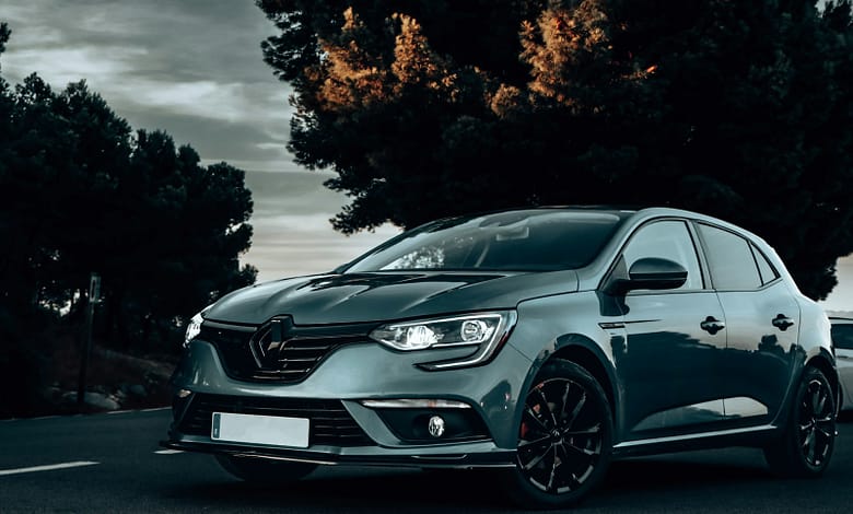 Les régulations sur les véhicules électriques en Guinée. 1 a car on fire