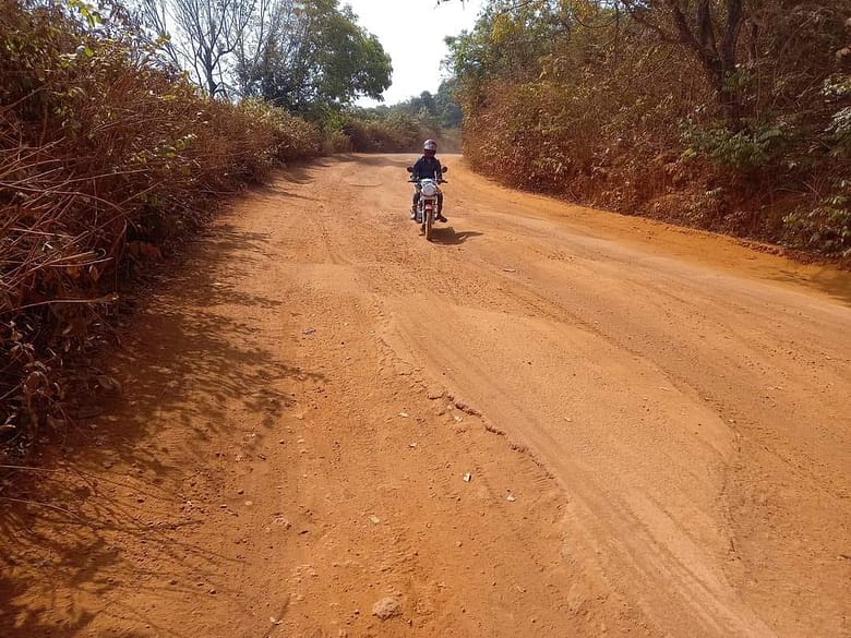 4 Notre pérégrination dans la Guinée profonde nous fait découvrir l'état d'abandon des pistes rurales