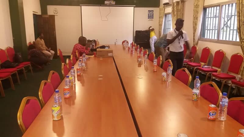 LA REPRÉSENTATION DU PNUD EN GUINEE RÉNOVE LA SALLE DE RÉUNION DU MINISTERE DE L’ENVIRONNEMENT DES EAUX ET FORETS.