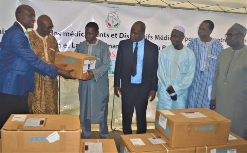 Conakry - remise ce vendredi de médicaments et de dispositifs médicaux pour 106 centres de santé dans les régions de Labé et de Faranah