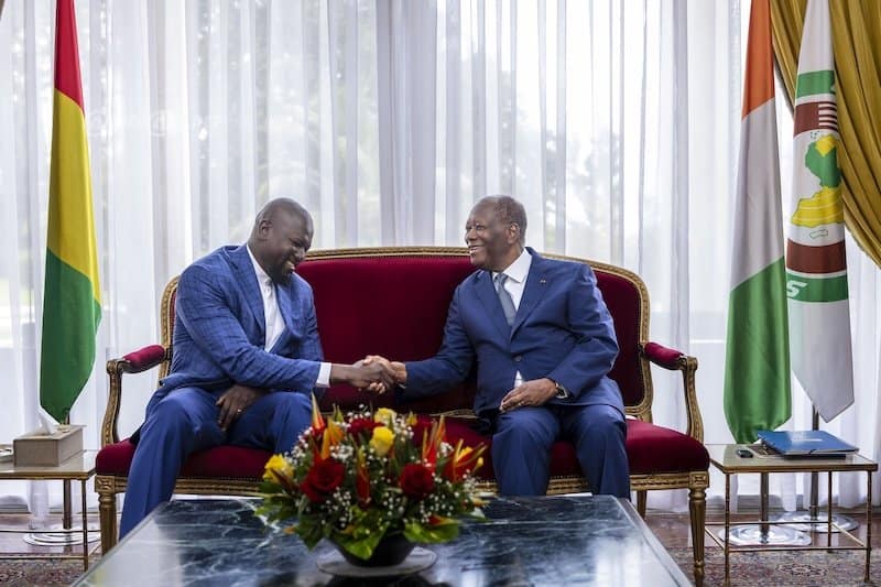 cote-divoire-alassane-ouattara-sentretient-avec-mamadi-doumbouya