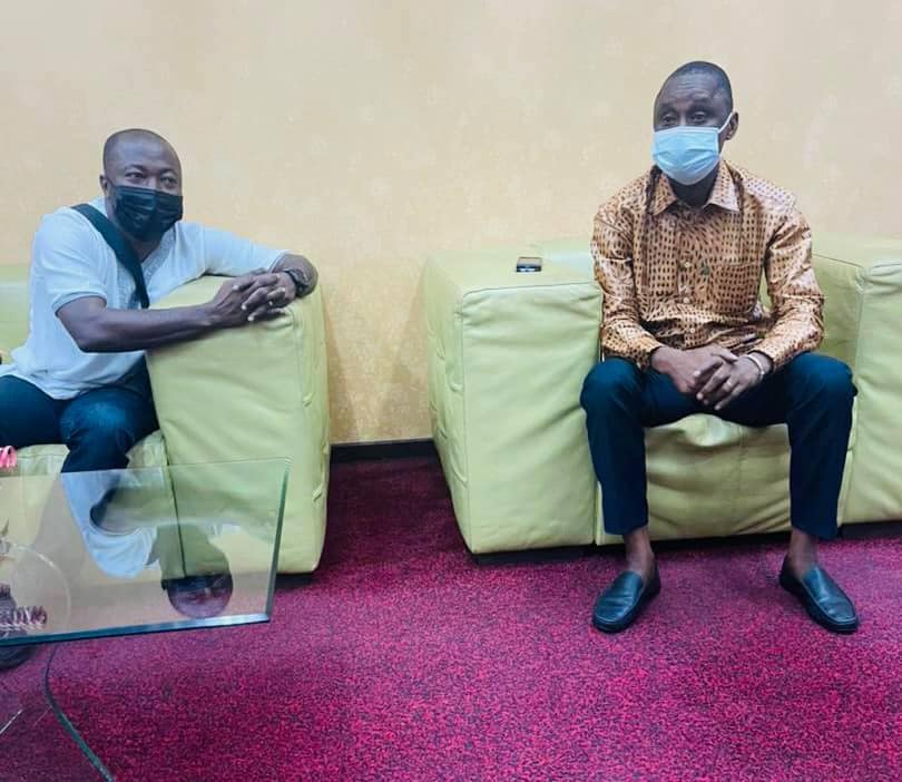 Le Ministre Sanoussy Bantama Sow à Yaoundé pour soutenir le Syli Handball