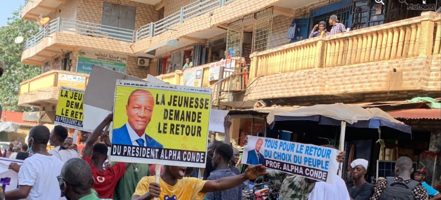 Manifestation pour le retour d'Alpha Condé