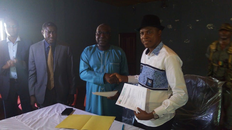 Siaka Barry et Lansana Haidara Cherif, Administrateur Général de la LONAGUI.