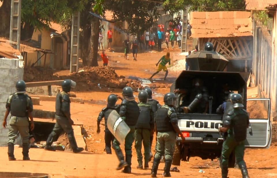 la gendarmerie repriment des manifestants en Guinée