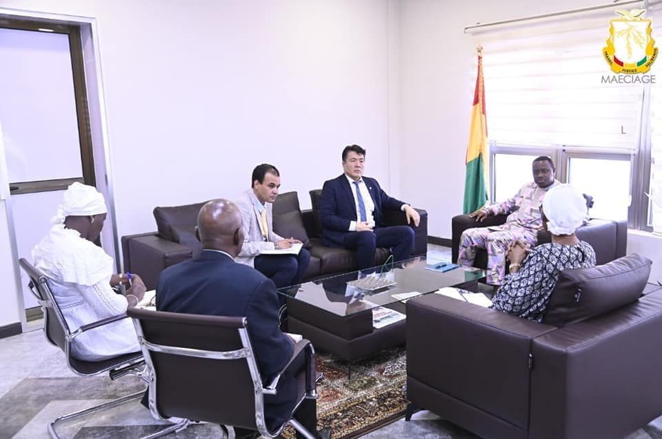 l'Ambassadeur Laho BANGOURA