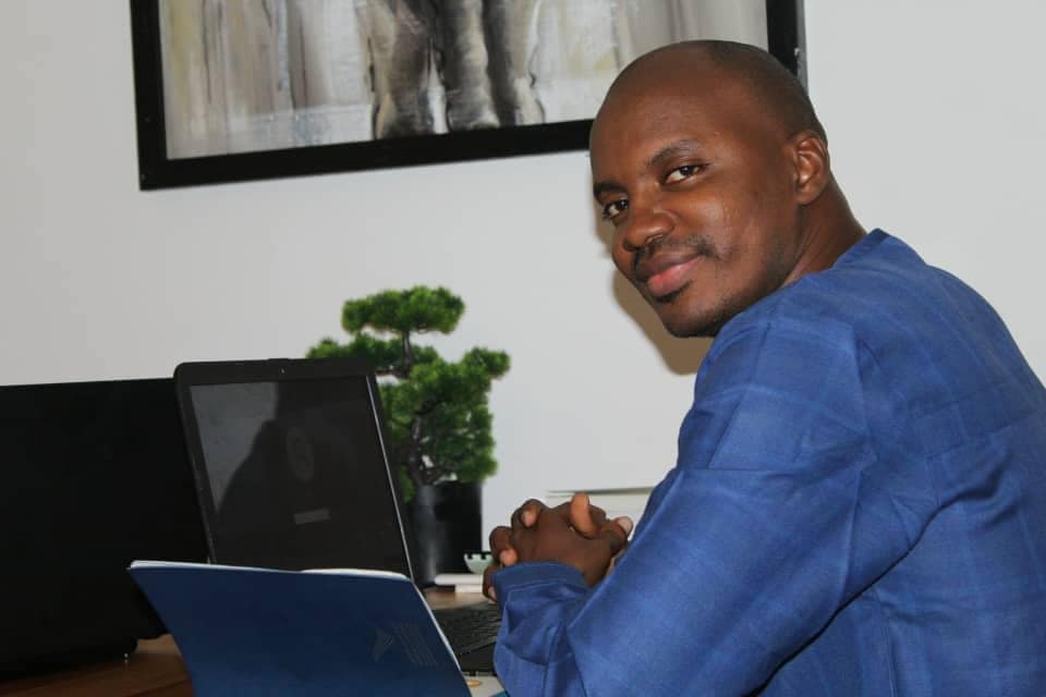 Ibrahima DIALLO Responsable des Opérations du FNDC Coordinateur du Mouvement Tournons La Page en Guinée
