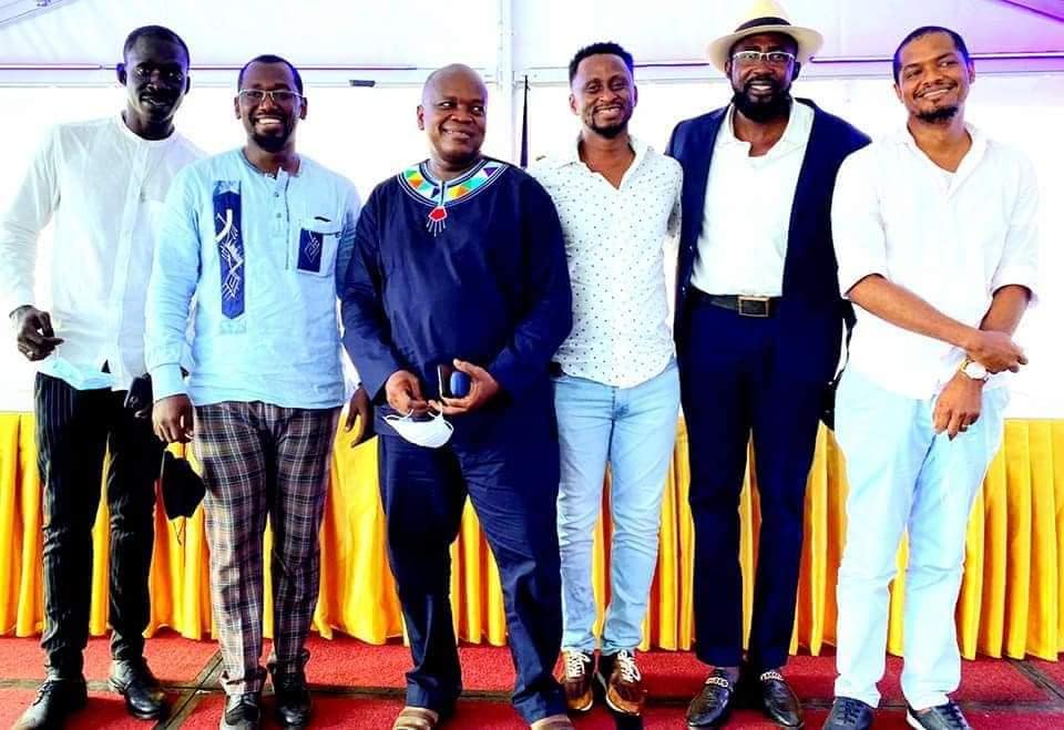 Les 6 membres du Conseil d'administration de la FECEG ( Fédération des Entreprises Culturelles et Économiques de Guinée) . 